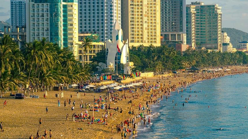 Du lịch tăng trưởng ấn tượng, Khánh Hòa tính bài toán mở rộng không gian đô thị?